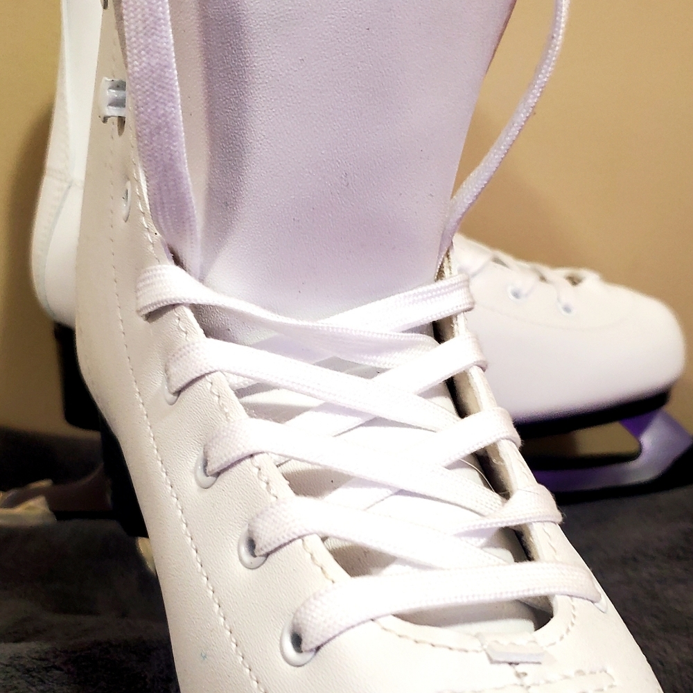 White Women's Figure Ice Skates - Classic Lace-Up Design - Picture 5 of 10